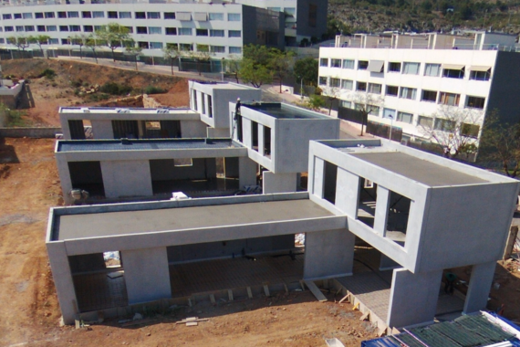 casa de hormigón en construcción